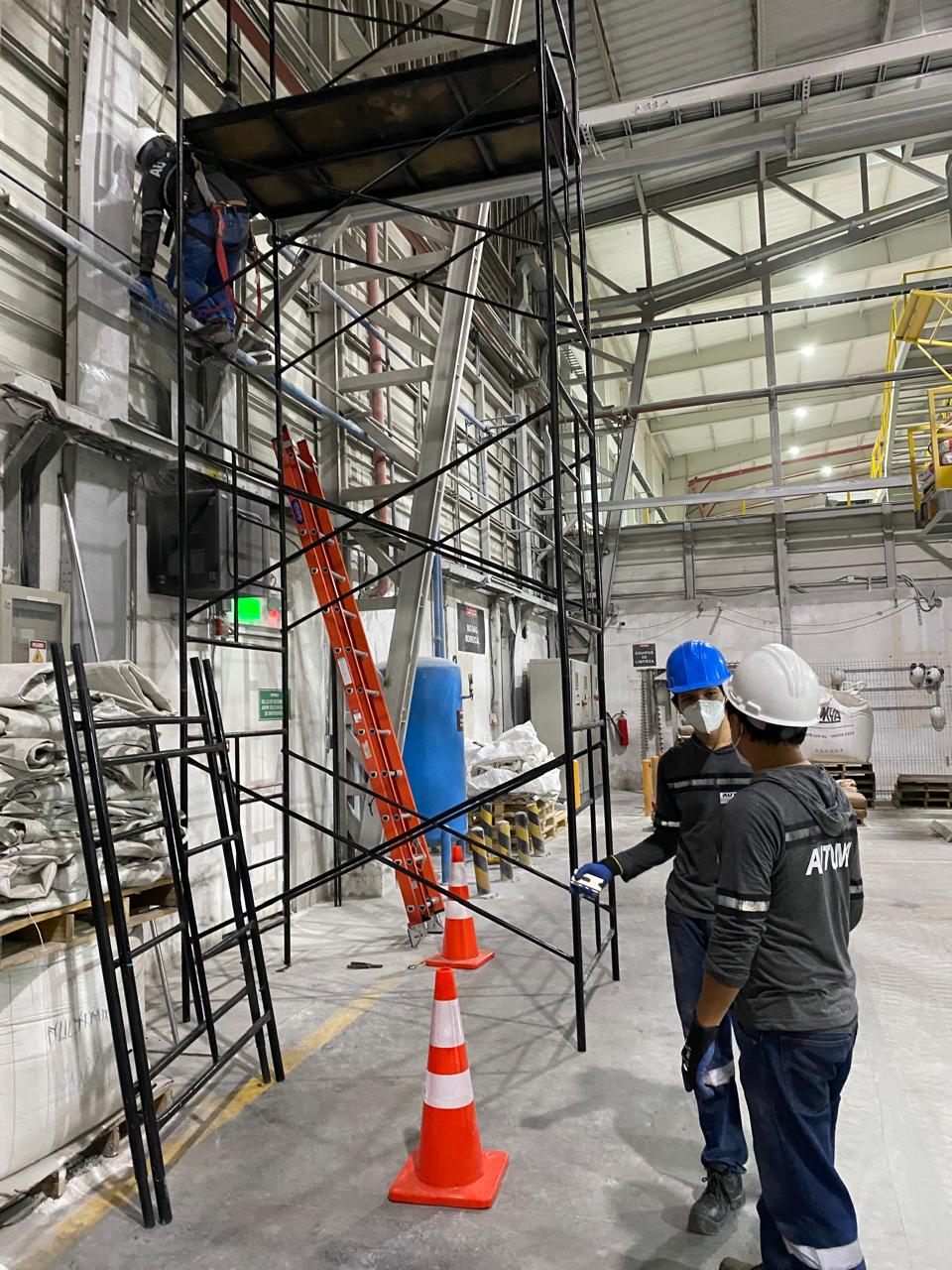 Instalaciones eléctricas, canalizaciones y trabajos industriales en campo